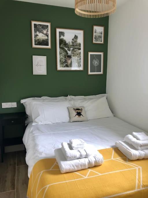 Linden Suite Goring Luaran gambar