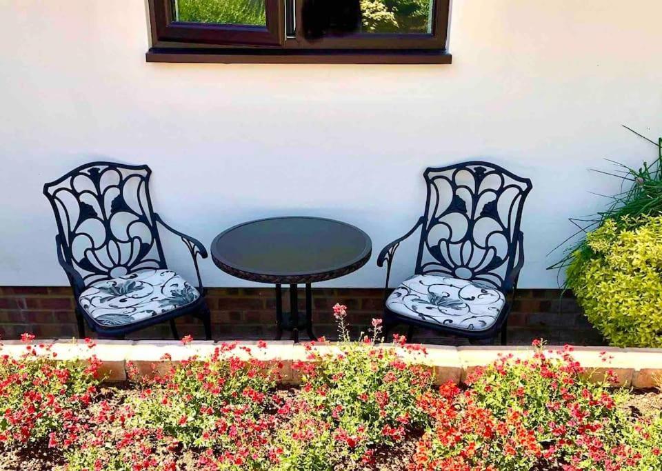 Linden Suite Goring Luaran gambar